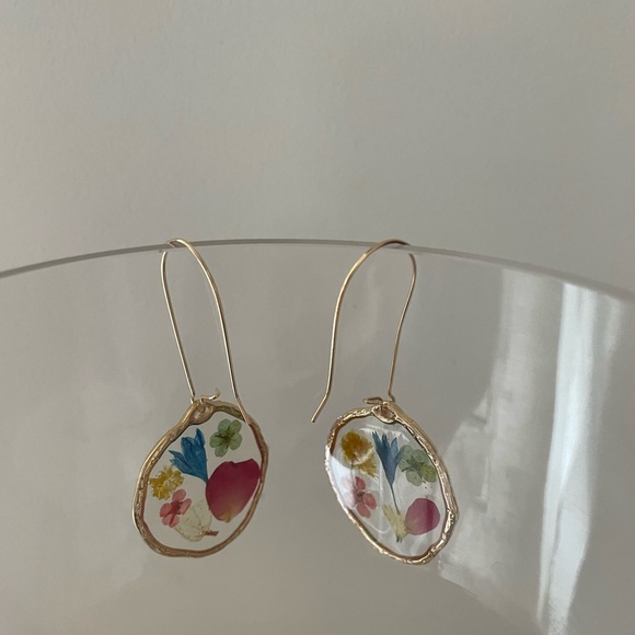 “Free people” Real flowers 🌸 handmade Earrings - Picture 3 of 5
